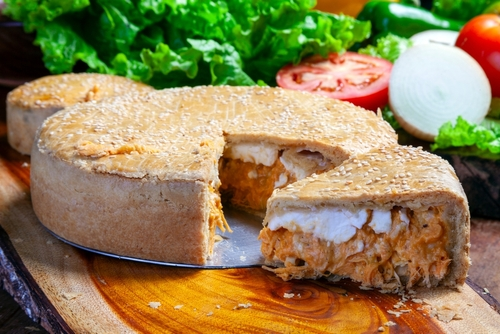 Empadão de frango com requeijão? Veja como deixar a receita mais gostosa