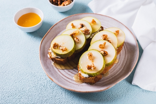 Crostini de Creme de Ricota com Maçã Verde