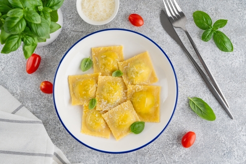 Ravioli, tortellini e tortelloni: entenda as diferenças entre massas recheadas