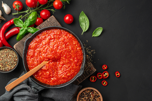 Passata x extrato de tomate: qual a diferença e quando usar cada um?