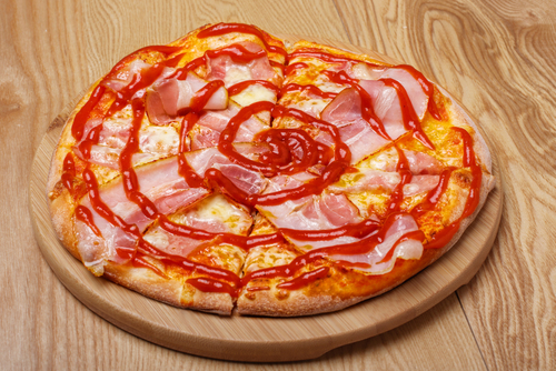 Colocar ketchup na pizza é malvisto pelos italianos? Descubra se é mito ou verdade