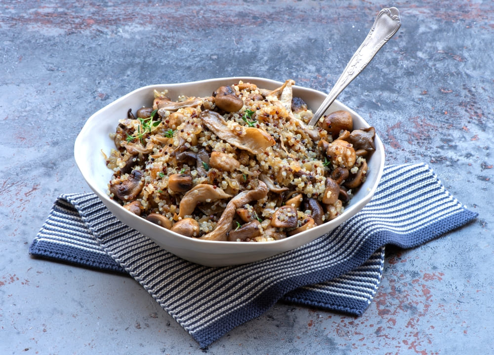Risoto de quinoa e parmesão? Veja como fazer essa receita inusitada e saborosa