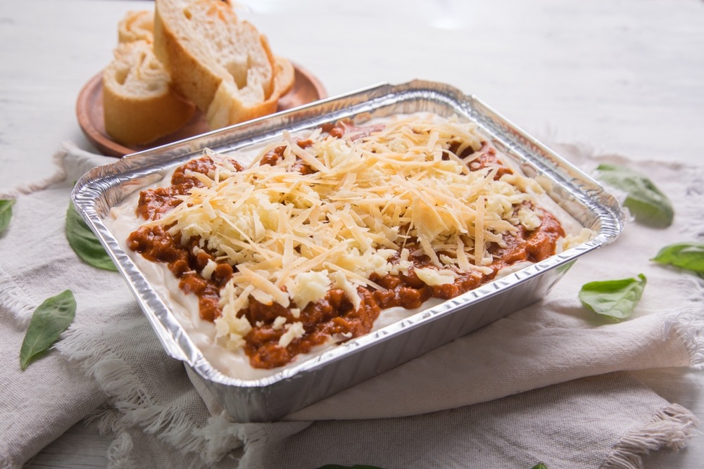 Dá pra congelar lasanha? Como preparar marmitas com a sobra do almoço