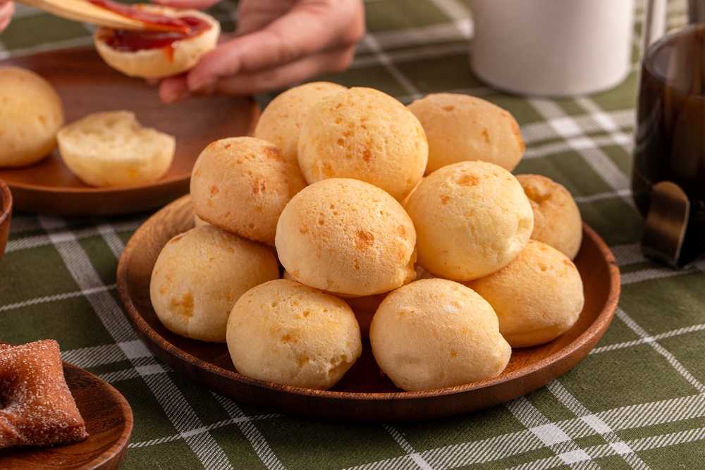 Pão de queijo fit para fazer na airfryer ou frigideira; veja a receita!