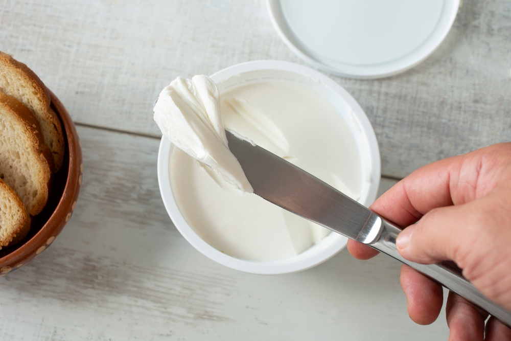 Qual a diferença entre requeijão e creme de queijo?