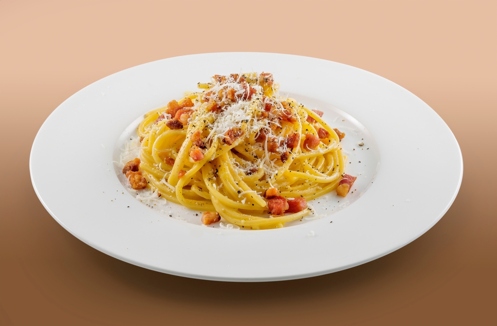 Por que a carbonara italiana não leva creme de leite? A explicação vai além da tradição